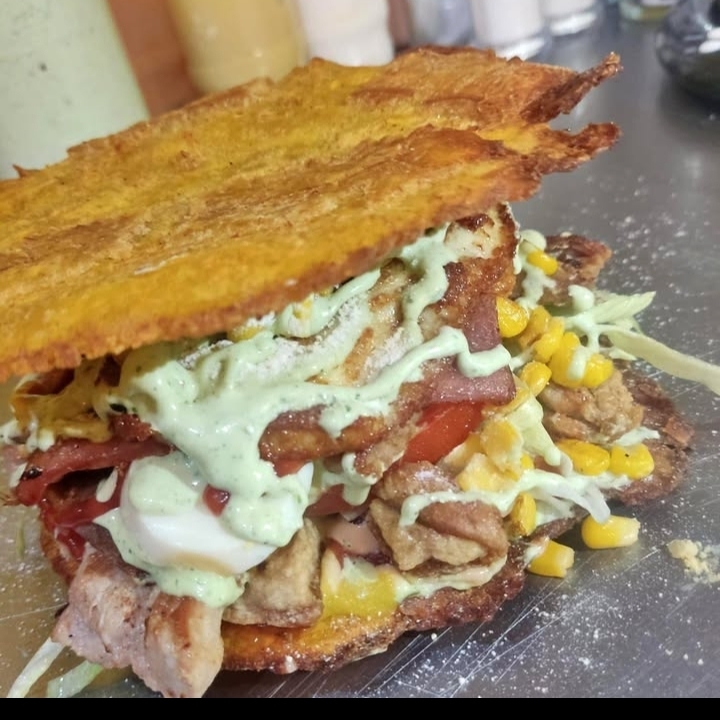 Patacón con Ahogado y Patacón con Carne