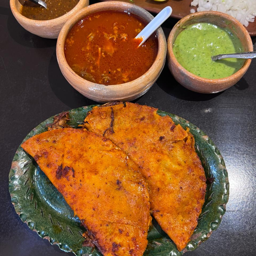 2 Quesabirrias + Consomé Chico + Agua del Día