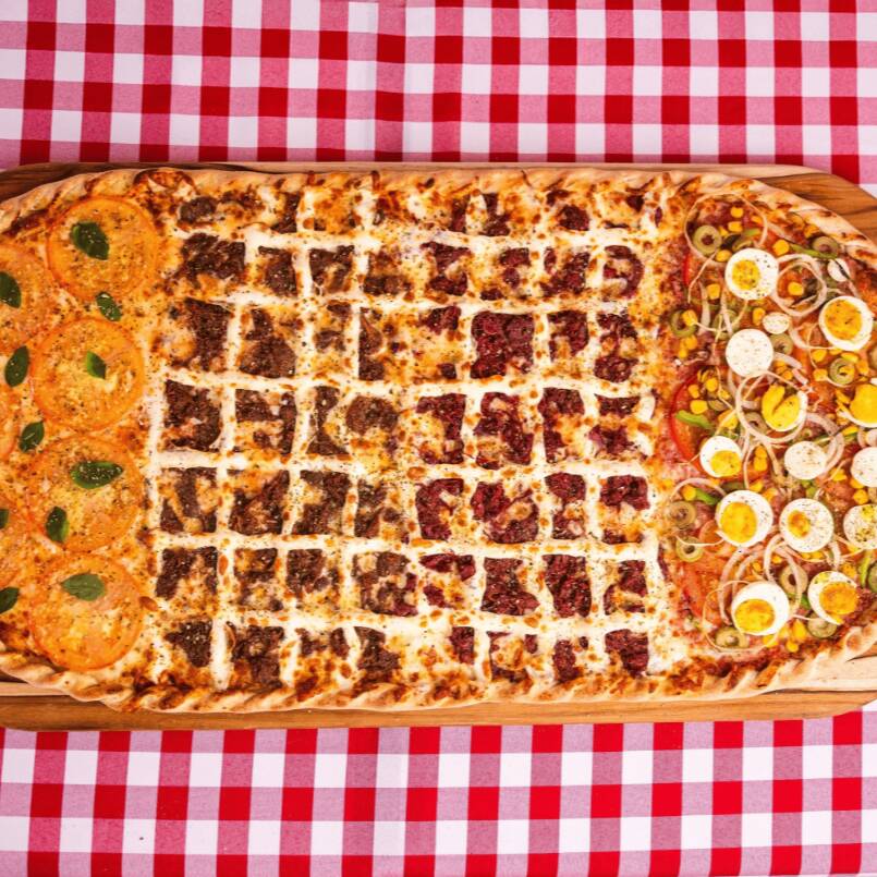 Molho de Tomate, Muçarela Fooms, Calabresa, Óregano