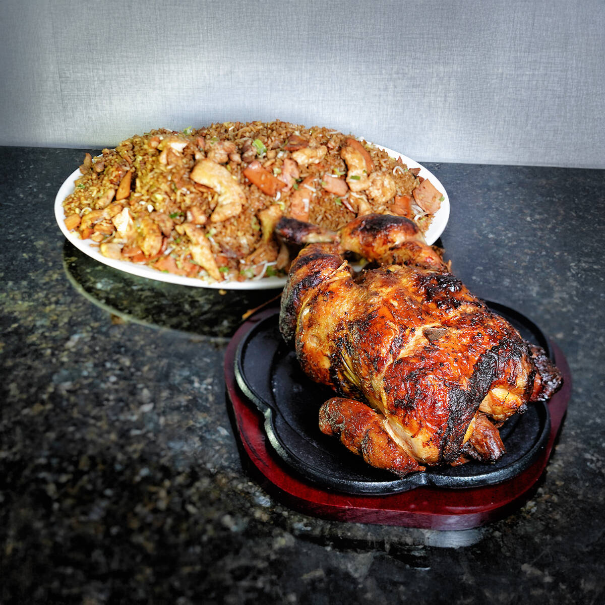 1 Pollo Asado con Arroz Grande.