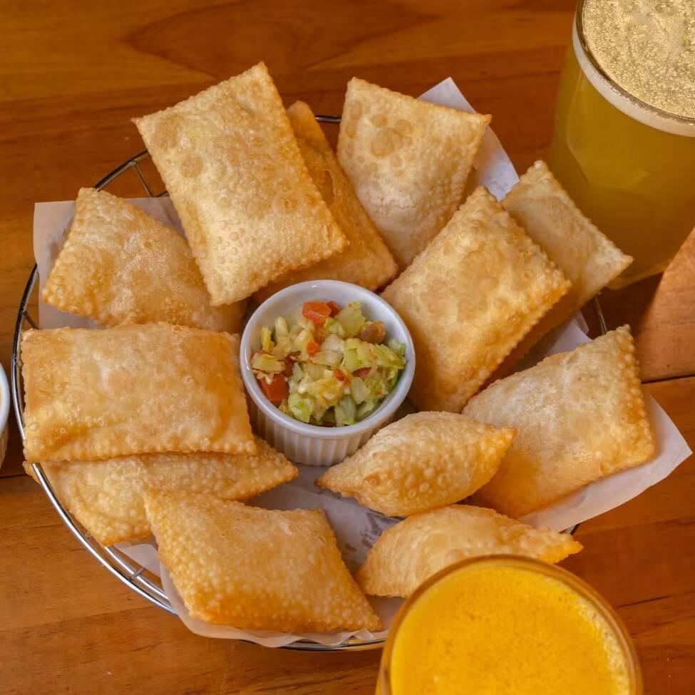 12 Carne, 12 Queijo Mini.