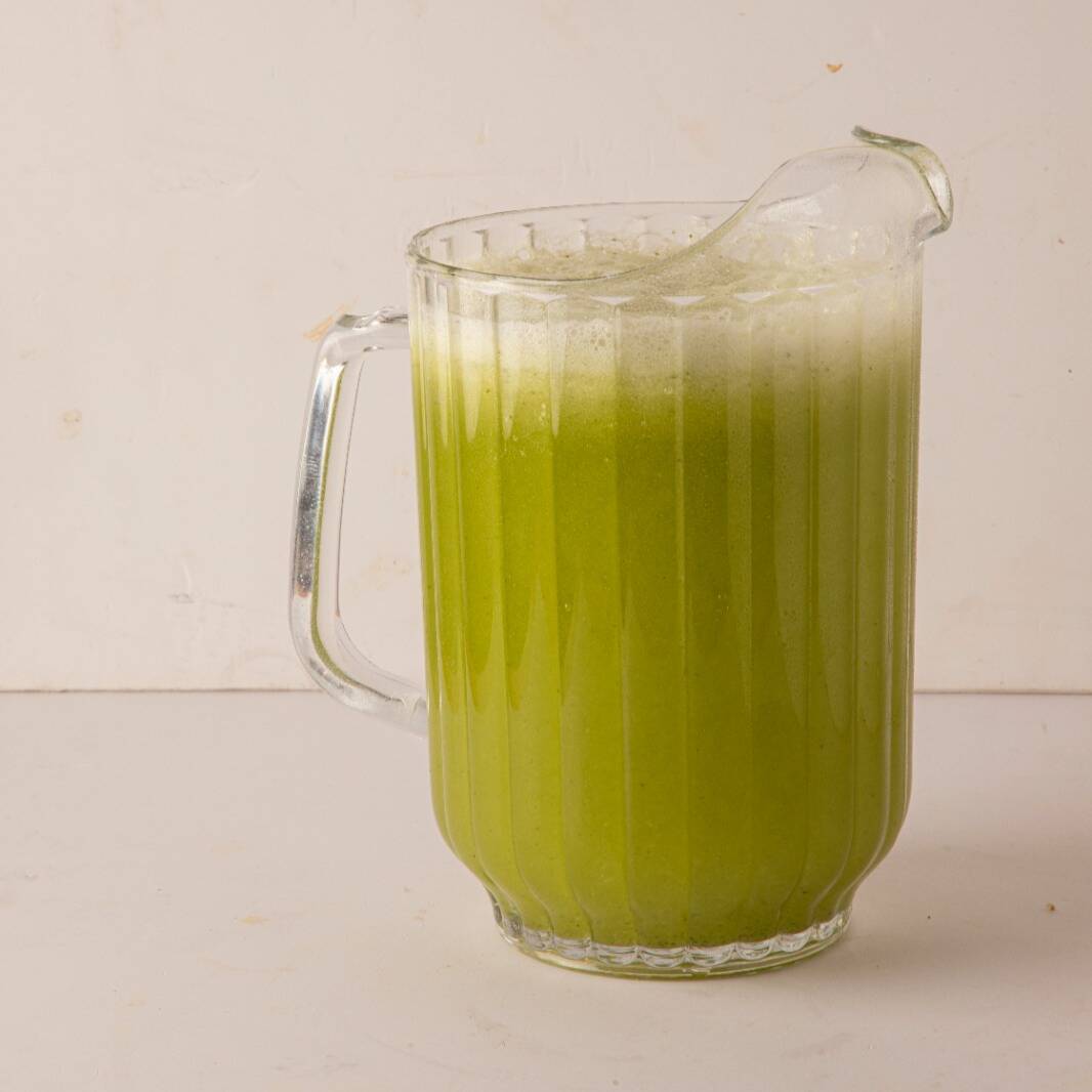 Jarra de Pepino, piña y hierbabuena