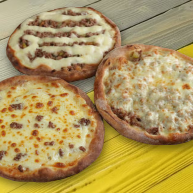 Na compra de 3 Big Esfihas, você só paga 2. Escolha seus sabores favoritos, combine do seu jeito e economize! Ideal para matar a fome sem pesar no bolso.