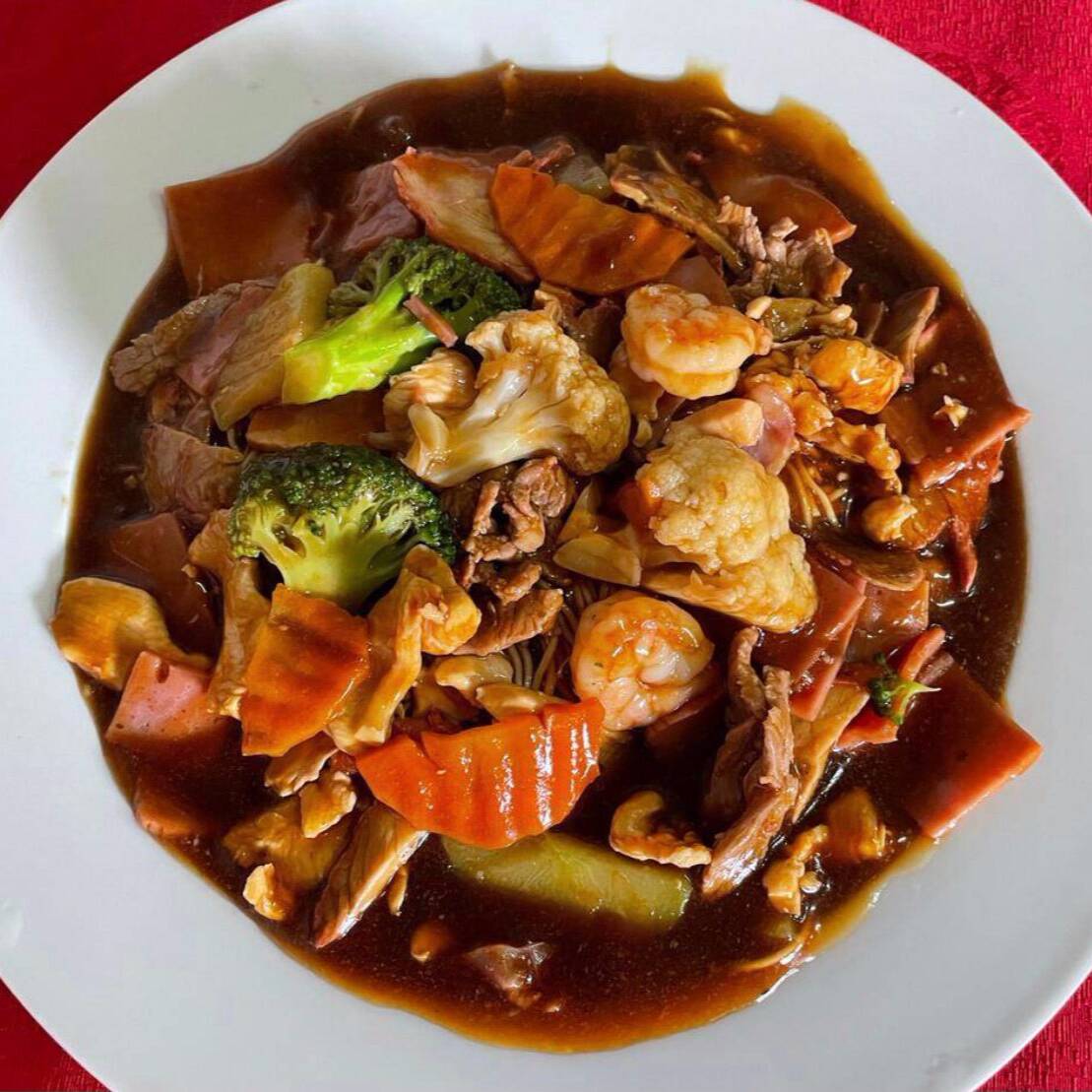 Carne Mixtas con veduras en Salsa