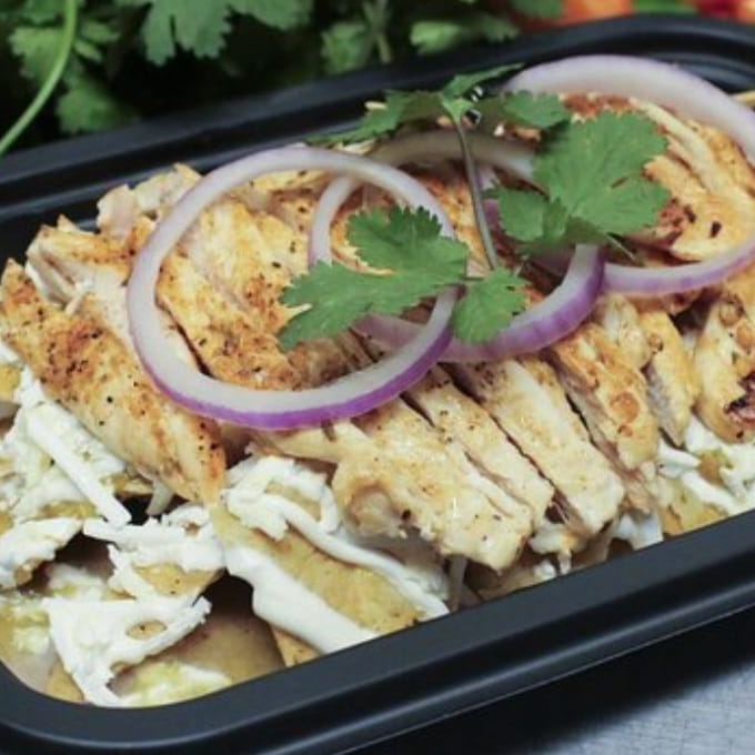 CHILAQUILES VERDES CON POLLO