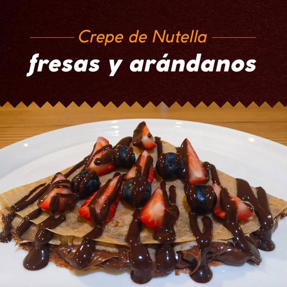 Crepe de Fresas y Arándanos
