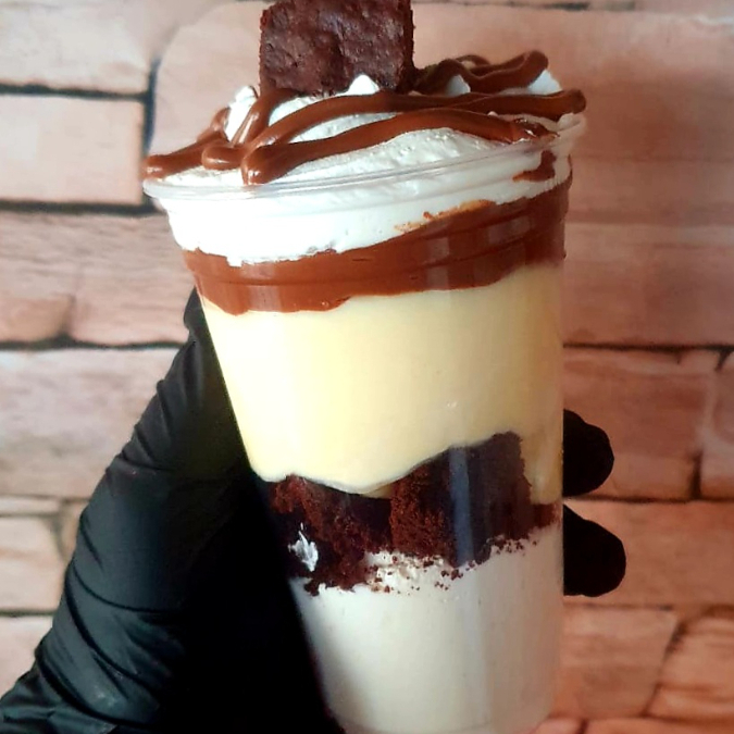 Composto por mousse de leite ninho,Brownie de chocolate meio amargo,Creme de leite ninho e Nutella