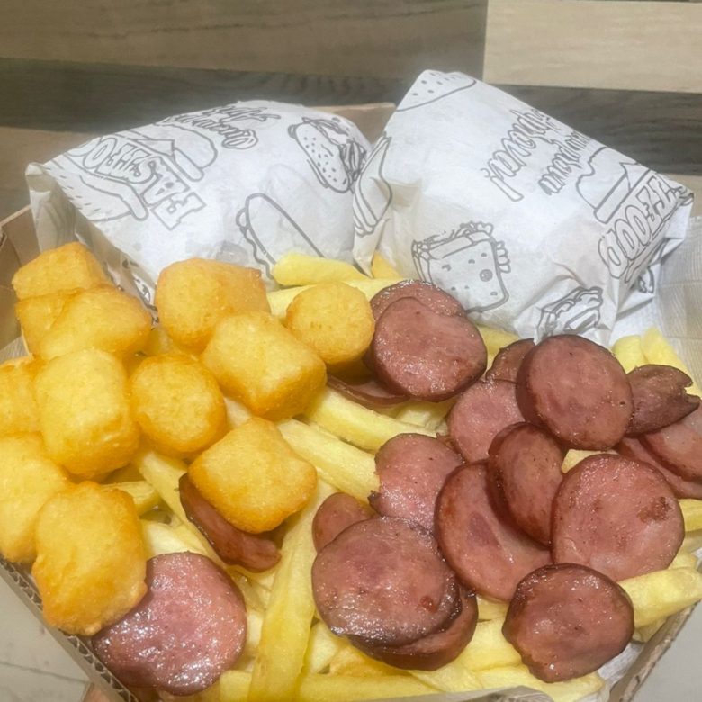 2 x tudo + batata frita com aipim com calabresa