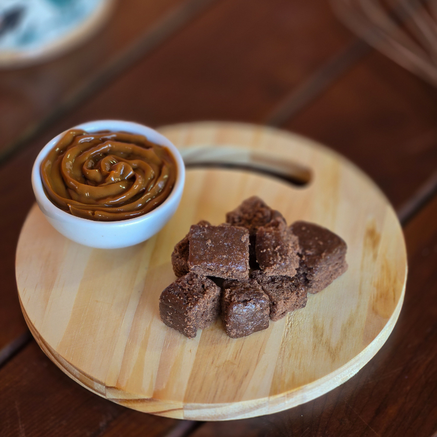 Nosso Afogadinho vem com 100g de puro brownie molhadinho e um pote generoso de doce de leite à parte para você se deliciar como quiser.