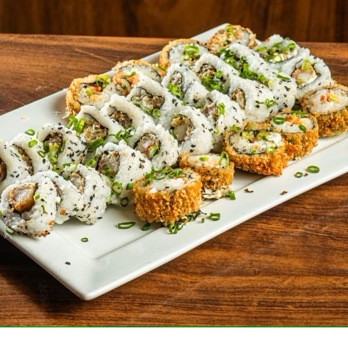 Combo 30 Peças: 10 Cariocas De Salmão, 10 Uramaki De Kani E 10 Uramaki De Skin. + porção kani cheese natural 4 unidades + 2 rolinho chocolates.