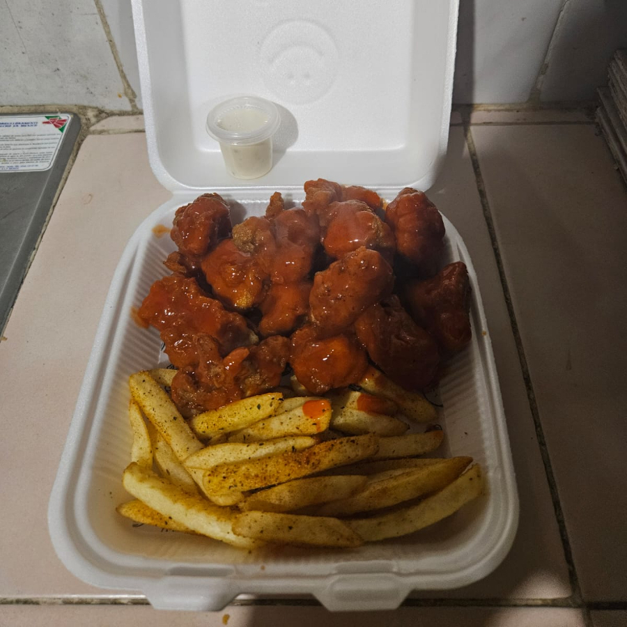 Boneless búfalo 16 piezas + porción de francesa