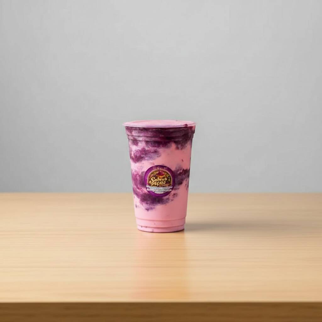 Creme de Açaí e um delicioso mousse de morango no copo de 500ml