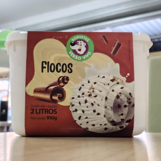 Pote de Sorvete de natal com flocos sabor chocolate de 2l