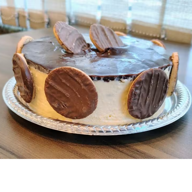 Torta holandesa deliciosa, com camada crocante de biscoito, creme suave e cobertura de chocolate irresistível. 600g