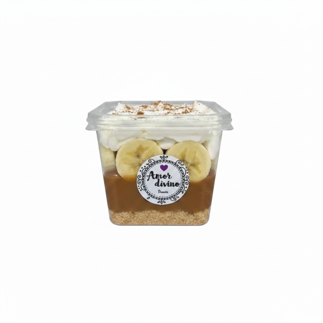 Biscoito triturado amanteigado com caramelo, banana picadas e chantilly. 250ml