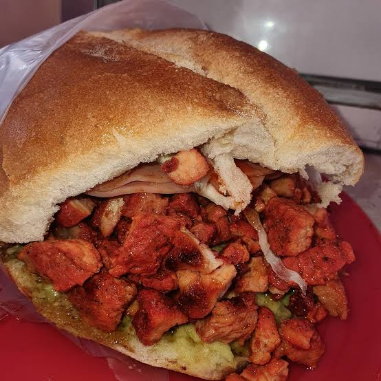 Combo Torta de Pastor + Agua del Día Medio Litro