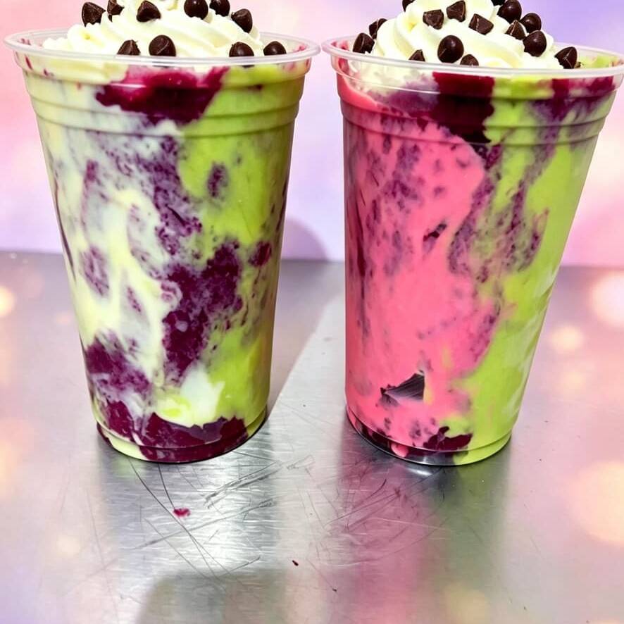 1 AÇAI ACOMPANHA
CREME DE AÇAI
LEITE PO
CREME MORANGO
PISTACHE
GOTAS DE CHOCOLATE
O OUTRO
AÇAI
LEITE PO
CREME NINHO
CREME PISTACHE
GOTAS DE CHOCOLATE