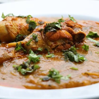 Pirão, arroz e galinha.