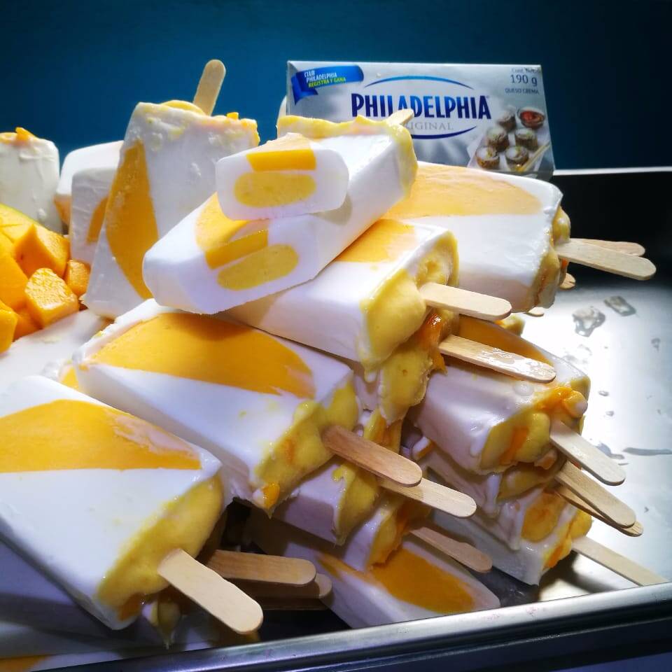 Paleta de Mango con Queso Philadelphia