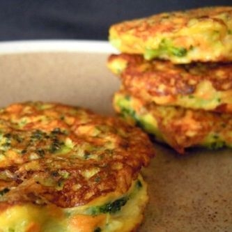 Tortitas de Nopales con Queso en Caldillo