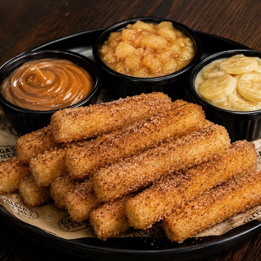 Deliciosos palitos de tapioca com coco, crocantes por fora e macios por dentro, polvilhado açúcar e canela por cima. Acompanha Doce de leite cremoso