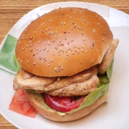Pan con Filete de Pollo