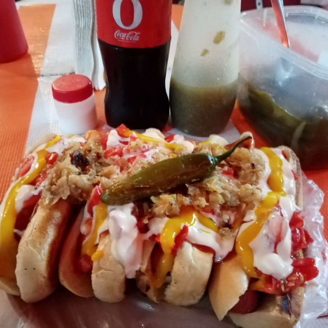 3-Dogos. + 1-Coca Cola.