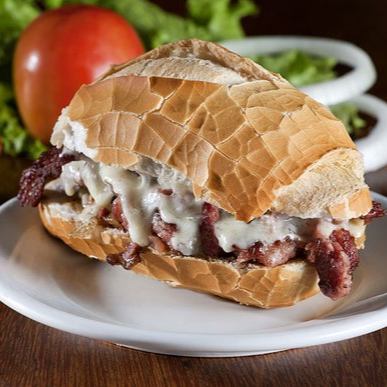 PÃO FRANCÊS, LINGUIÇA, QUEIJO E BACON