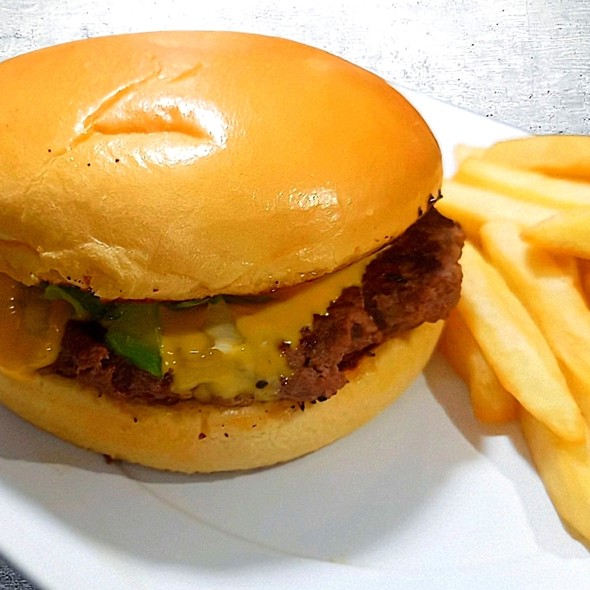 Hamburguesa Cuarto de Libra con Queso 1/2 papas