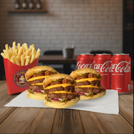 Combo Clássico contendo Três deliciosos Sanduíches Bacon Melt que contém: Pão Brioche, Dois Hambúrgueres Artesanais de 100g cada, Cheddar Melt, Bacon, Picles, Cebola Roxa, Ketchup e Maionese da Casa. Além de uma Porção Tamanho Família de Batata Frita e Três Latas de Refrigerante 350mls. A nossa maionese é feita a base de leite, com alho assado e especiarias.