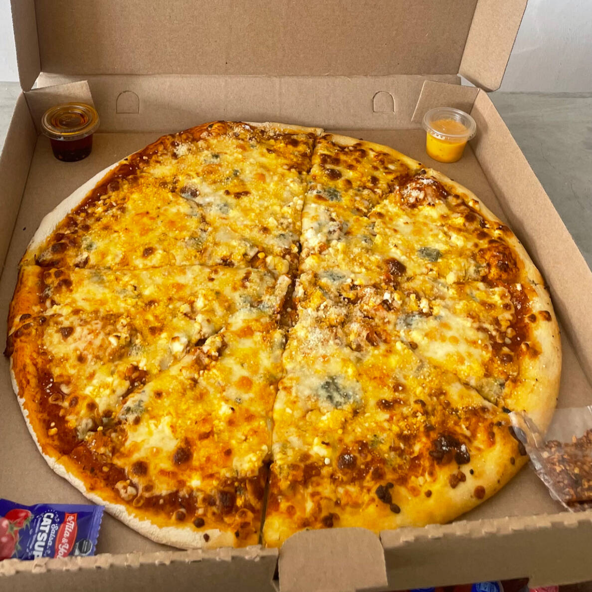 Pizza 4 Quesos Familiar