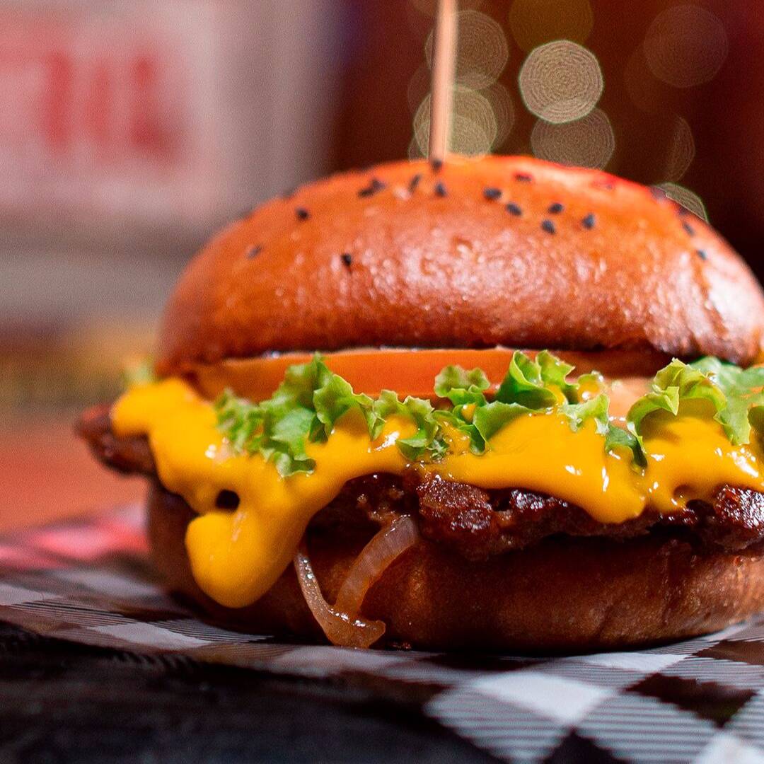 Combo pa 4: Burger Smash + papas + bebida
