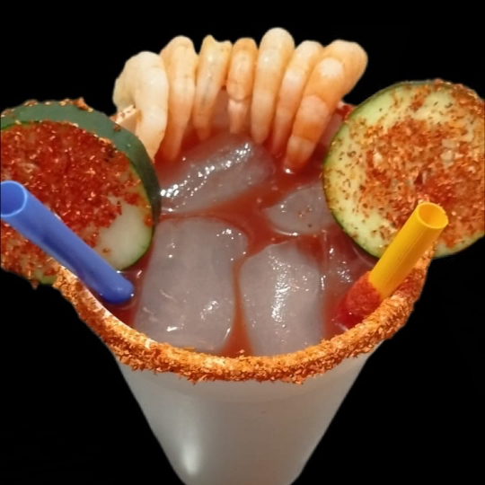 Clamato con Camarones
