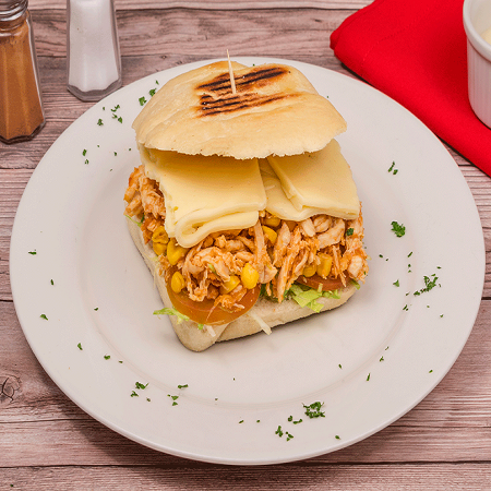 Sándwich de Criollo de Pollo Mata Filo