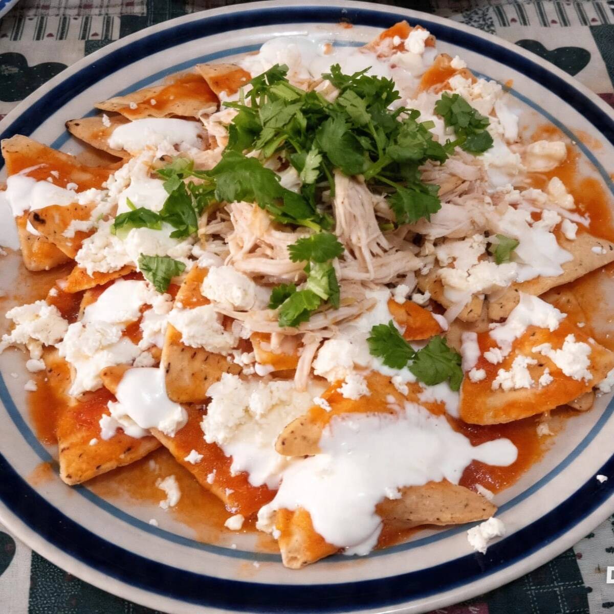 Chilaquiles Verdes o Rojos con Pollo