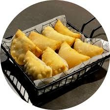 05 Pastéis de Carne e 05 Pastéis de Queijo