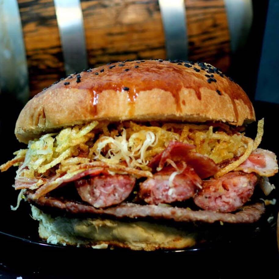 HAMBURGUESA ESPECIAL CARNE-CHORIZO TIPO ARGENTINO