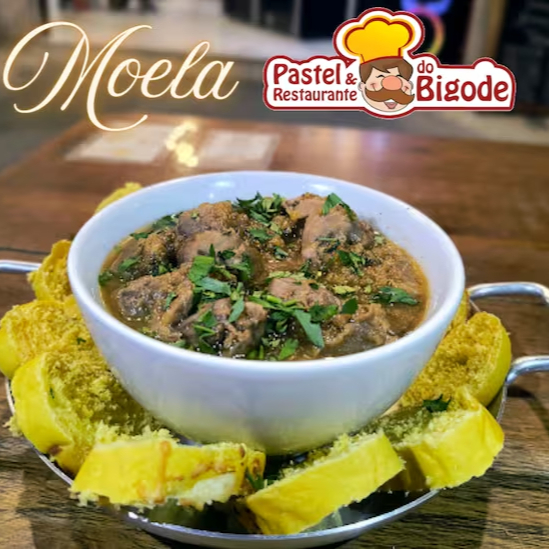 Deliciosa porção de moela servida com pão de provolone.