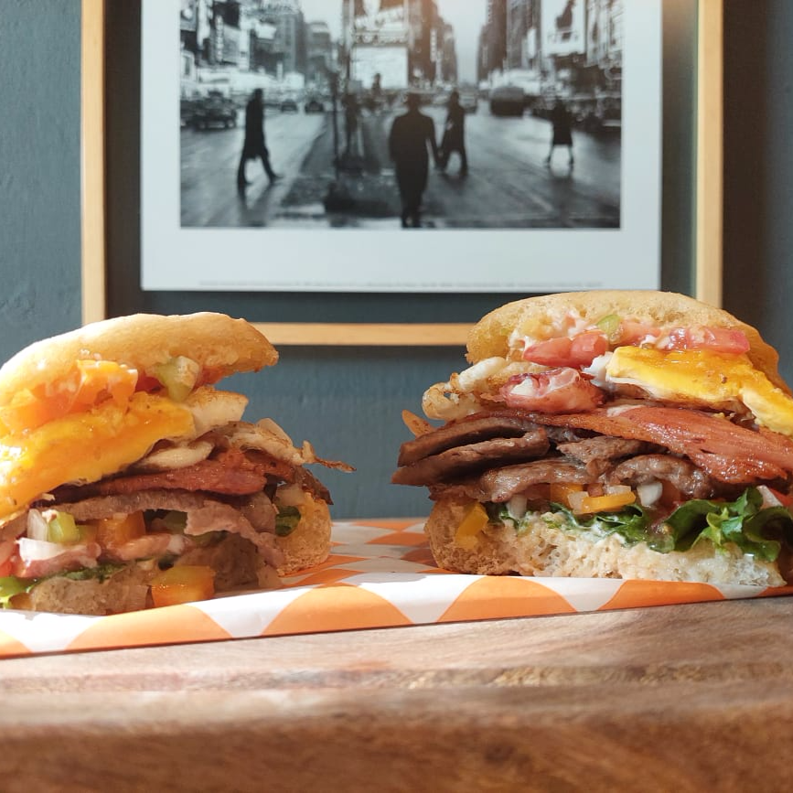 Chivito Lobo Guayo