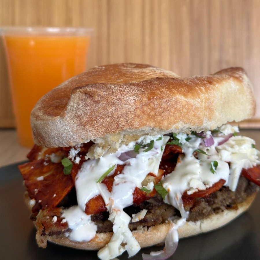 Torta de Chilaquil con Milanesa