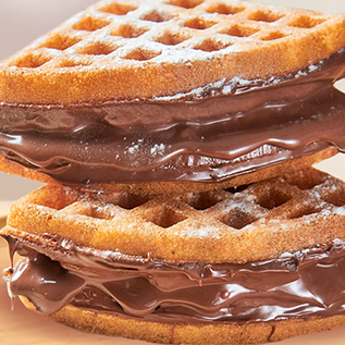 WAFFLE CON QUESO CREMA Y NUTELLA