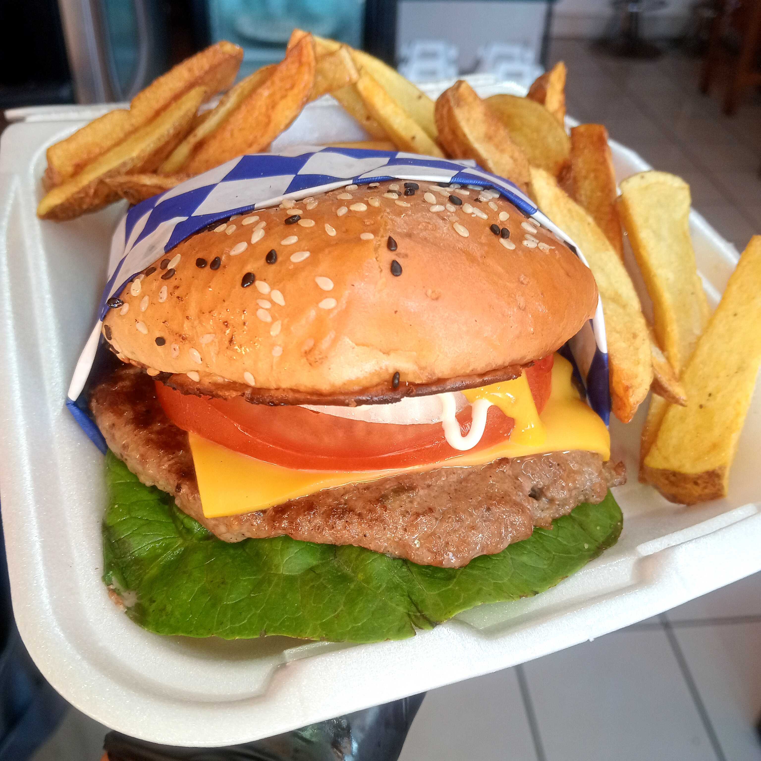 Hamburguesa con papás