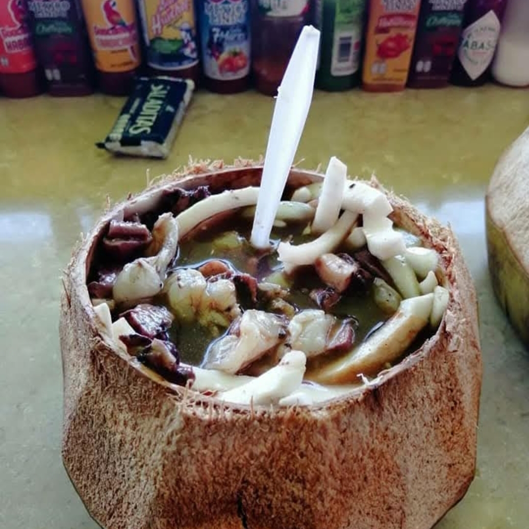Coco con Camarón, Pulpo y Calamar