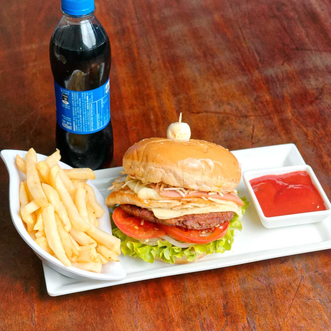 Combo Hamburguesa Sencilla + Papas + Bebida
