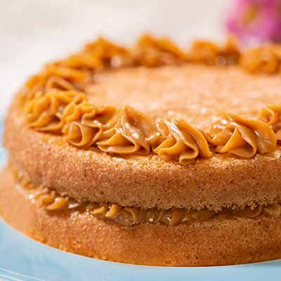 Um bolo especial recheado e com cobertura de doce de leite. Com uma massa leve com aquela casquinha crocante. Para os apaixonados por churros!
Peso aproximado do bolo: 760 gramas
Rende aproximadamente 12 fatias de 60 gramas
Alérgicos: Contém Glúten e Lactose. Contém leite e derivados, derivados do trigo, derivados de soja e ovo.
Para informações de ingredientes e tabela nutricional consulte o site.