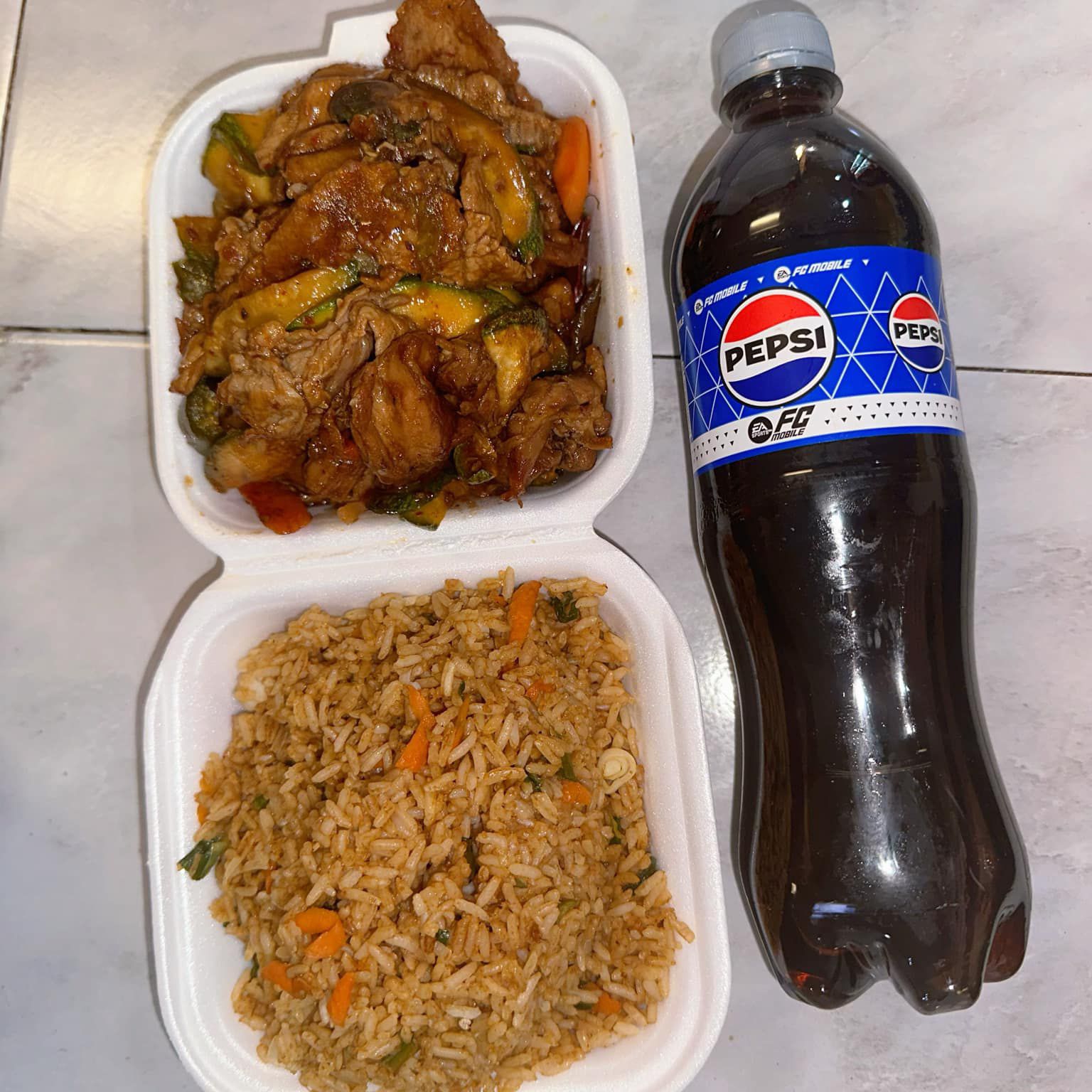 Plato CHICO Guisos y una pepsi 600ml