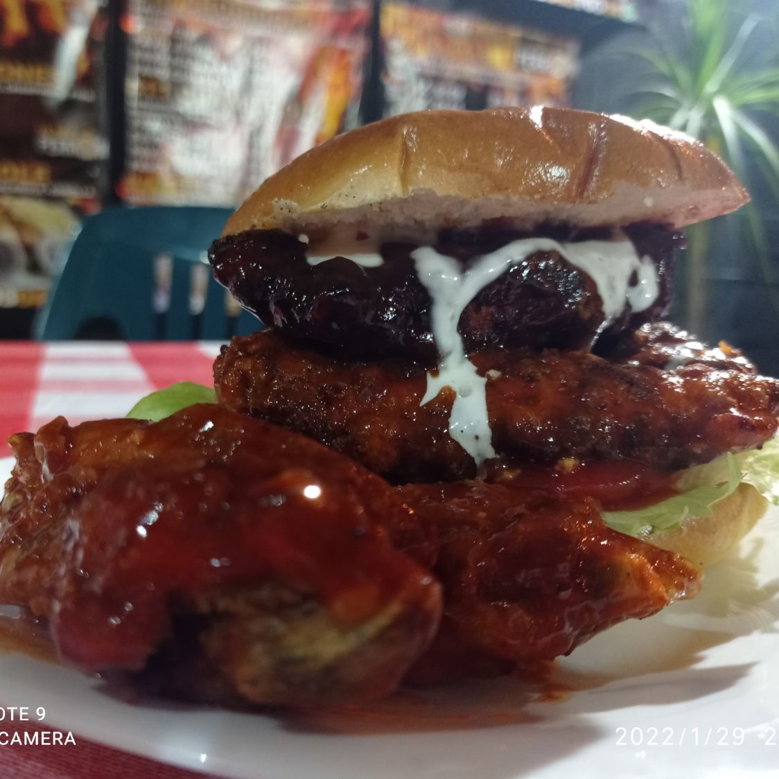 Combo 2 Hot Chiken burger + 2 papas (julio)
