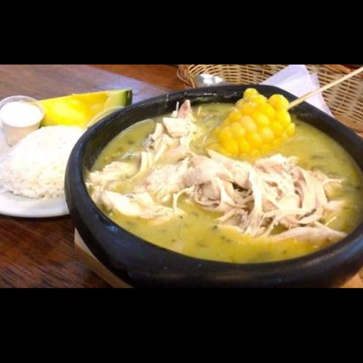 Combo AJIACO ESPECIAL + Jugo del Dia + Postre