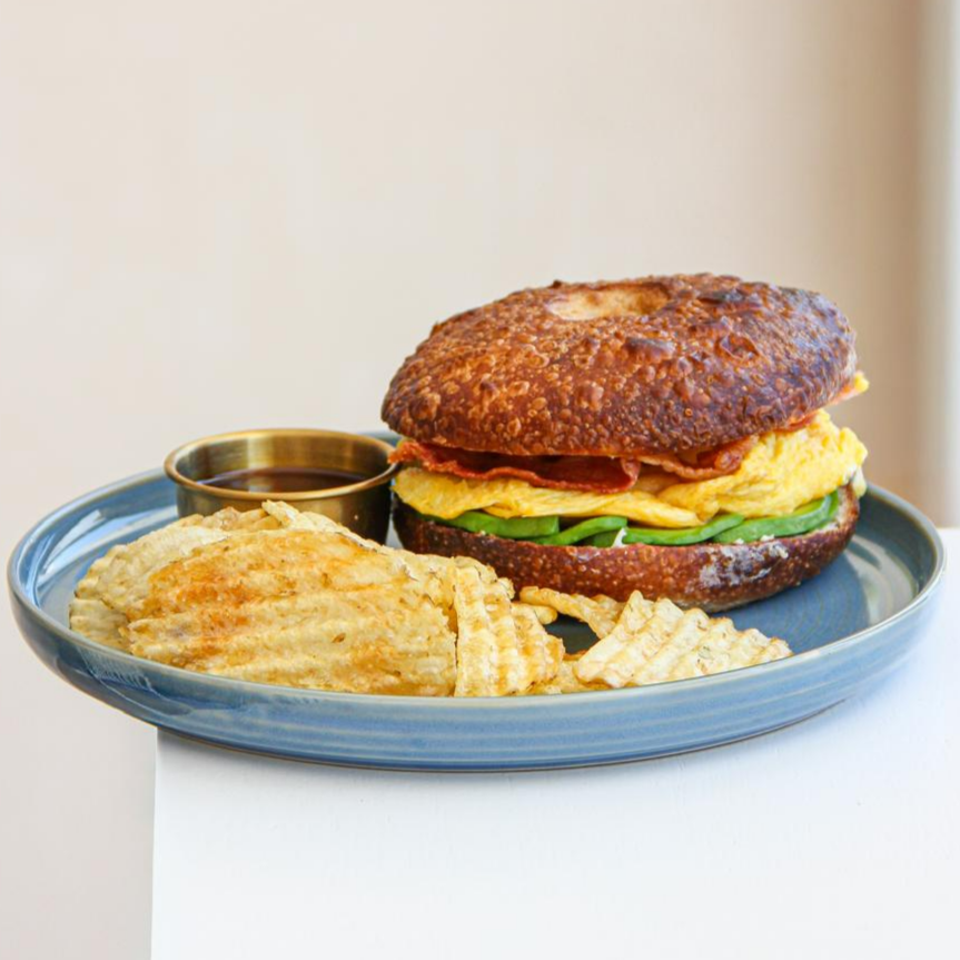 BAGEL HUEVO TOCINO