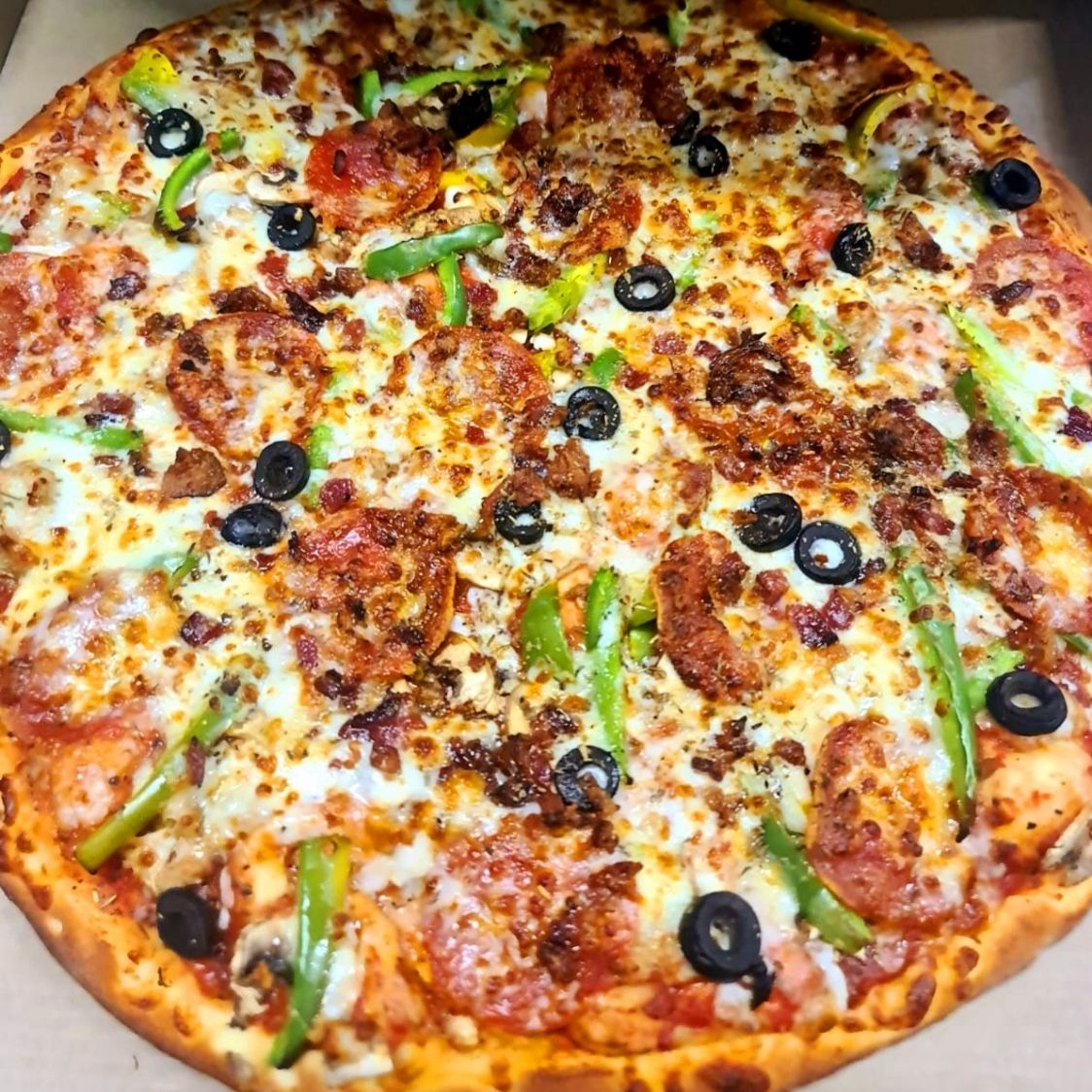 Mega Pisa Pizza